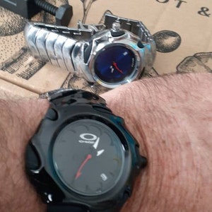 Oakley Blade 2 Silver Link Saw Frame Wristwatch Stainless Oakley Blade 2 Silver Link Saw Frame Wristwatch Stainless