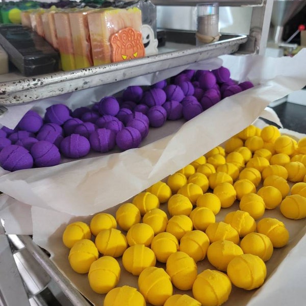 Flat Cauldron Bath Bomb Mold HYBRID - Etsy