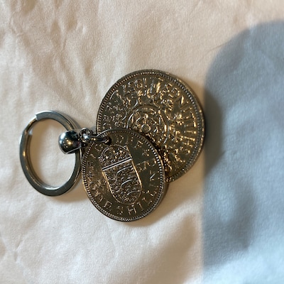 Original 1955 British Sixpence Ha'penny Double Coin Keyring 70th - Foto 3