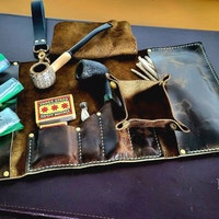 DLPRK Porta Tabacco in Pelle, Portatabacco Uomo, Astuccio Porta Tabacco con Chiusura Magnetica, Pieghevole e Elegante (Nero