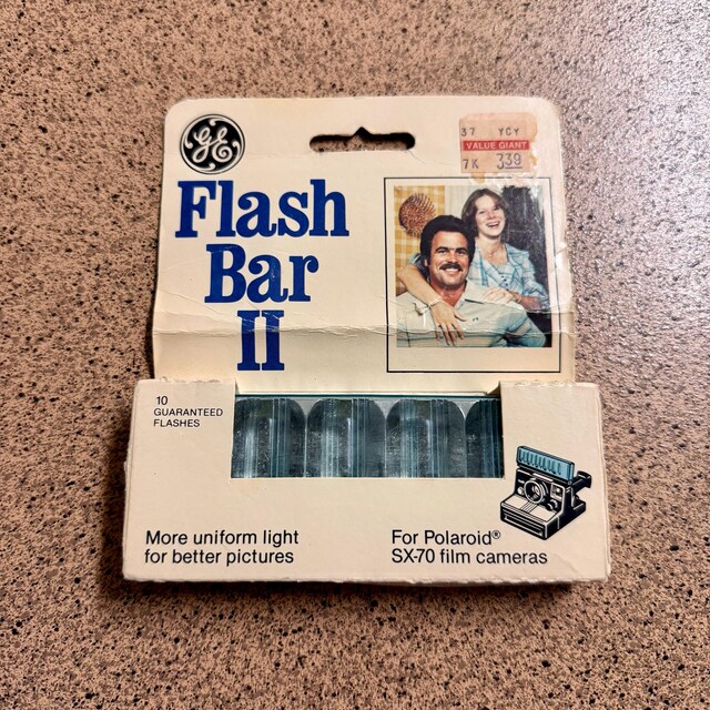 【美品】ポラロイドカメラ SX-70　専用ケース・フラッシュバーセット Amazon | Polaroid Sx-70 ブラックモデル2 ストラップとビンテージ