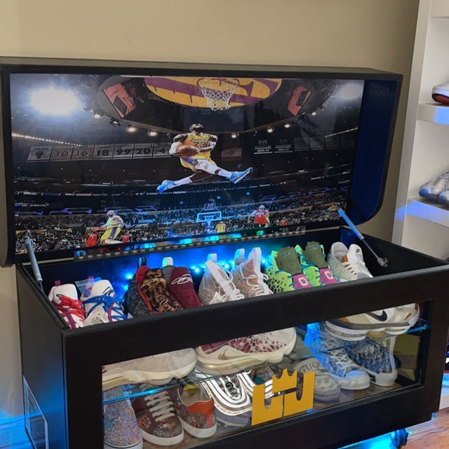 sneakerhead subscription box