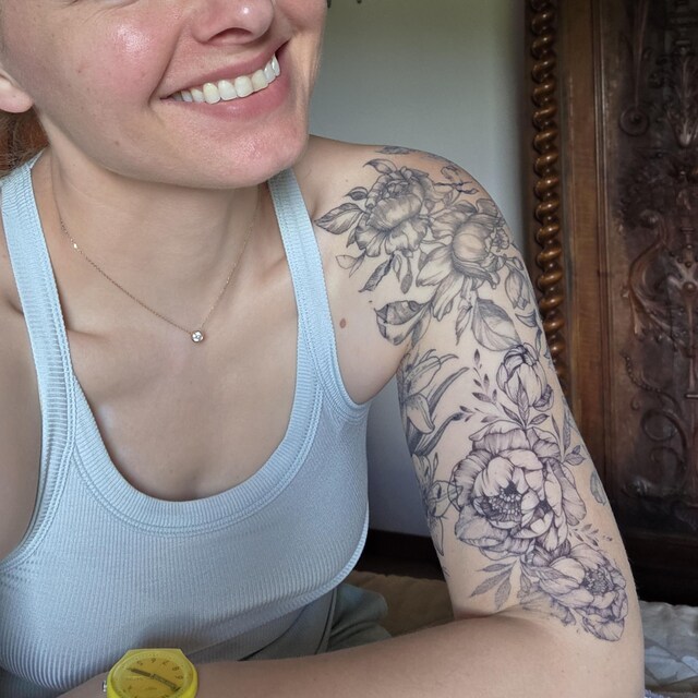 タイガーリリータトゥー - タイガーリリーの花の一時的なタトゥー