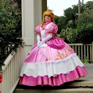 white princess peach dress KNEX Super Mario Fire Princess Peach Minifigure White Dress Loose