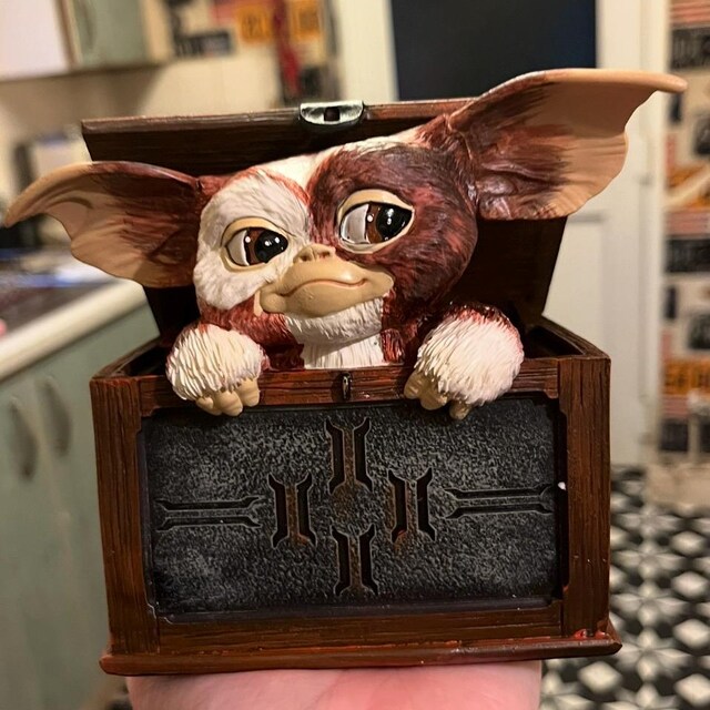 Officially Licensed Gremlins Gizmo in a Box Figurine 12.5cm