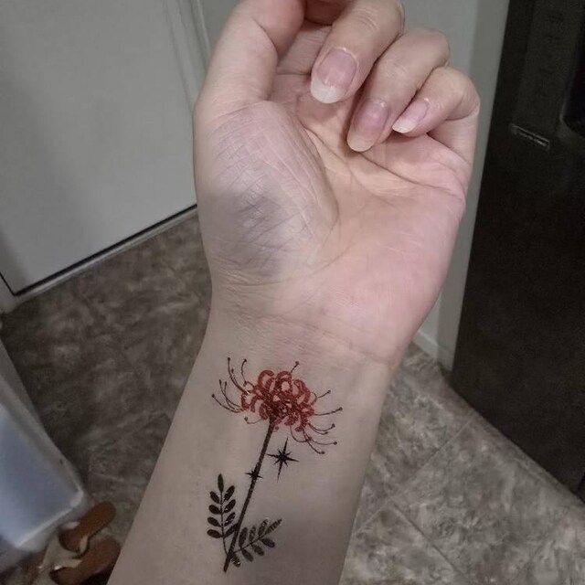 Small Red Spider Lily by Zihee Temporary Tattoo (set of 3) - Etsy