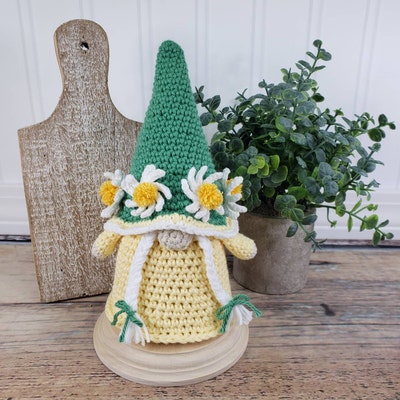 Gnome Crochet Pattern Crochet Gnome in Hat With Daisies - Etsy
