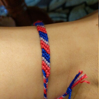 ALESSANDRA BOHO - Bracciale Donna Filo Rosso Con 7 Nodi E Medaglietta - Foto 9