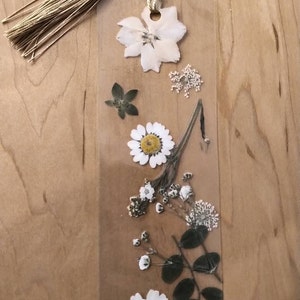 Pressed Flower Bookmarks — My Moonstone Kitchen