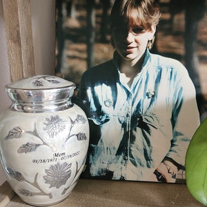 Ashlee added a photo of their purchase
