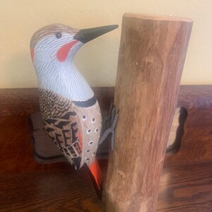 手彫りの木製キツツキ（キツツキの一種） – 高さ9.5インチ | 鳥の彫刻
