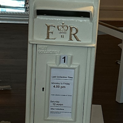 Elizabeth Regina Red ER Post Box - Etsy