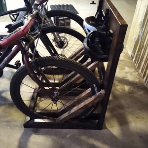 DIY トリプル木製自転車ラックプラン - 手作りスタンドチュートリアル