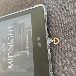 12 Bouchons Anti-poussière WEBEEDY Pour Port USB-C - Pendentifs étoiles Et Cœurs Lumineux, Brillent Dans Le Noir