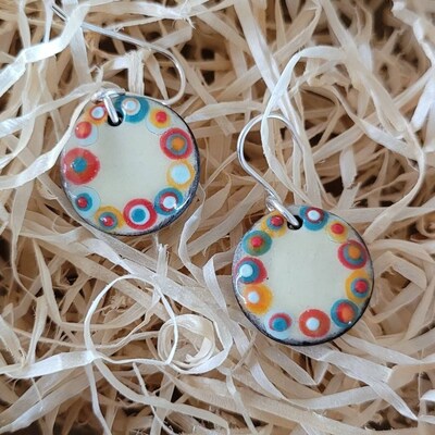 Asimétrico Poker Card Clock Poker Pendientes Colgantes Chic Corazón Rojo Ace Esmalte Chapado En Oro Naipes Conejo Despertador Pendientes De Gota, Metal