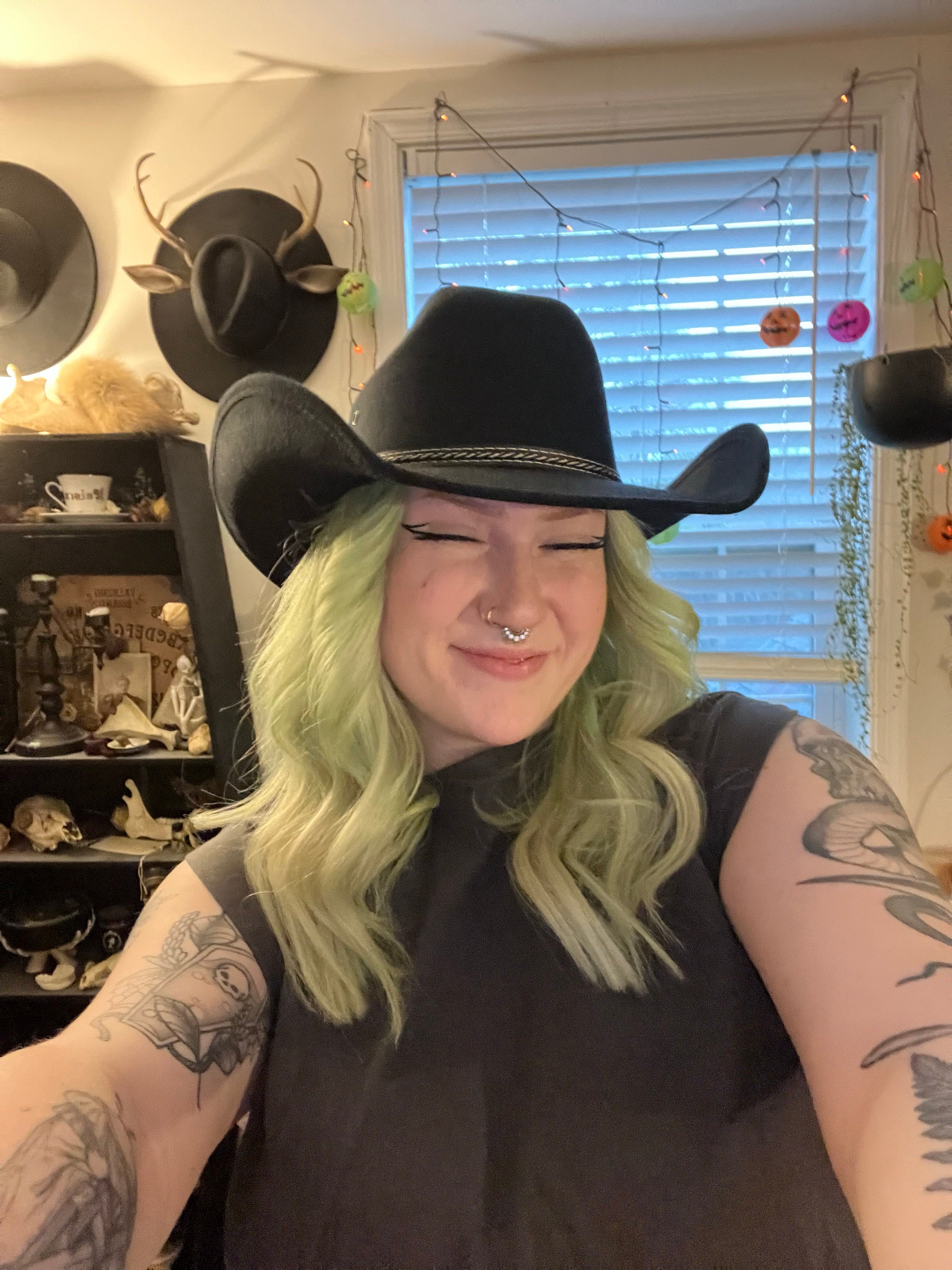 Black Felt Cowboy Hat, BEST SELLER! with an elastic sweat bandana for a comfort fit and incase a bit Big, Made in Mex. Rain Cover included!