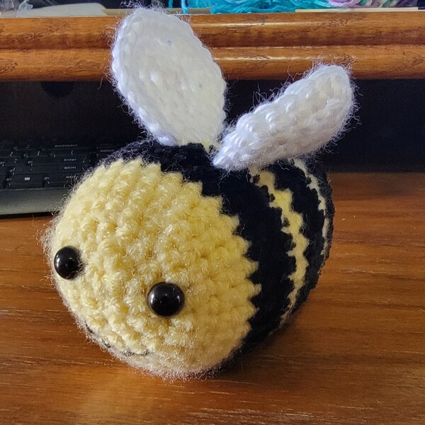 Crochet Bee Pattern / Small Bee Pattern / Large Bee Pattern / Amigurumi ...