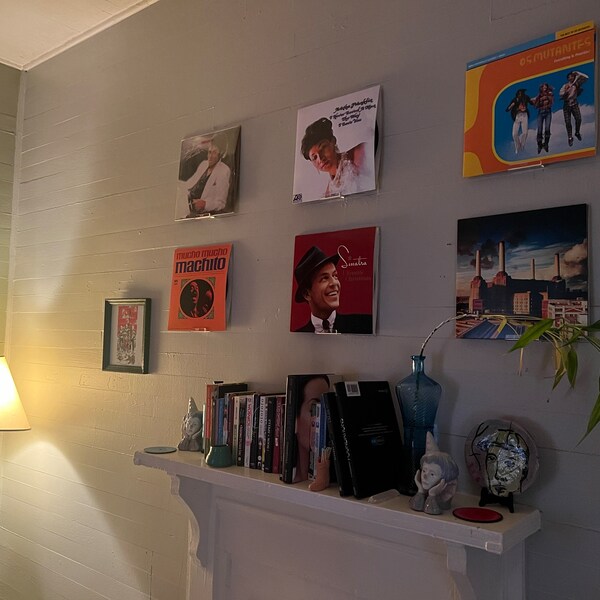Vinyl Record Wall Mount Vinyl Record Cover Display Shelf Wall Mounted Iap 600x600.5576290781 76fn27v4