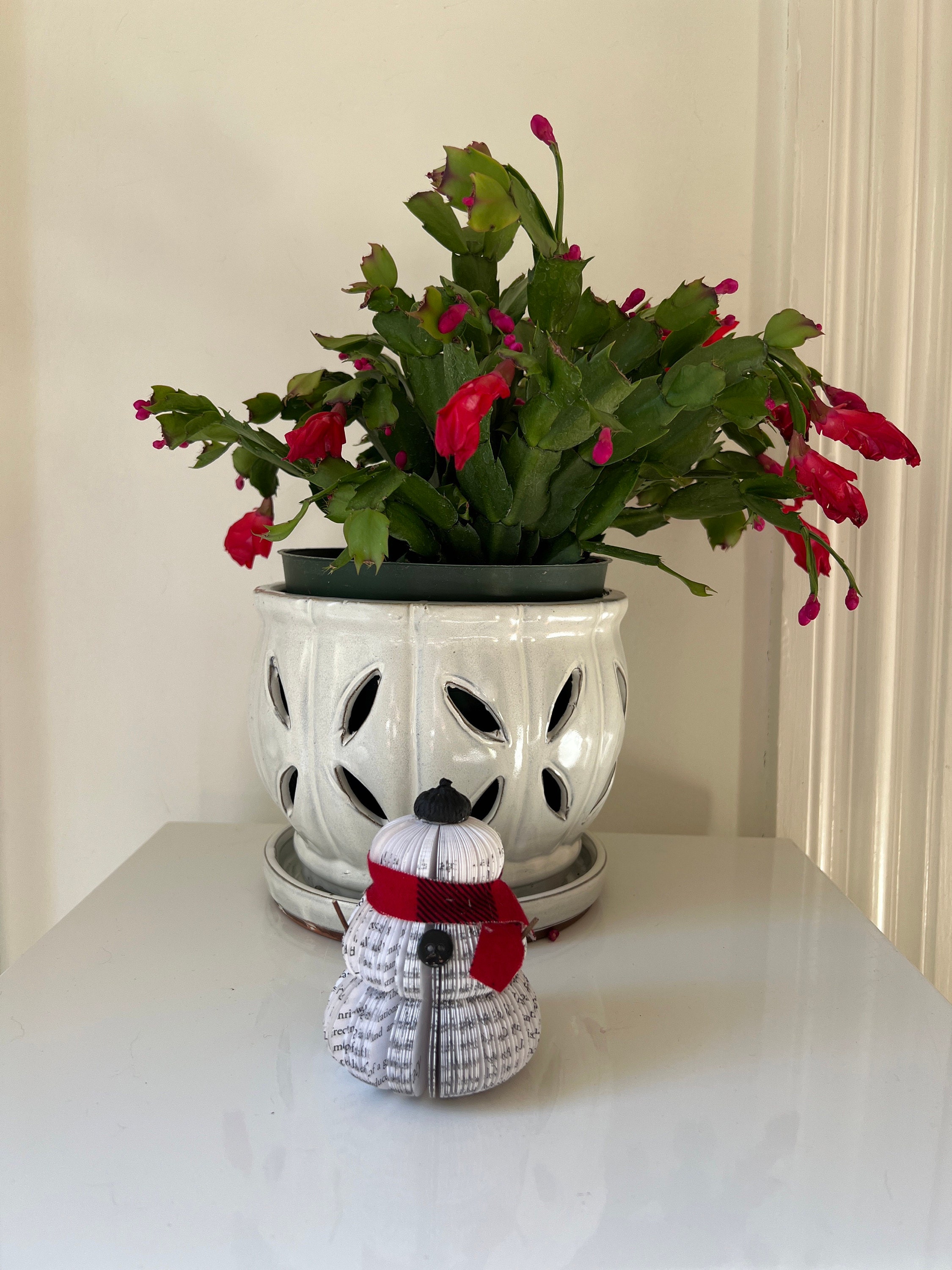 Book Snowman-Christmas Decor-Holiday Decor-Christmas Decoration-Christmas Gifts-Book Exchange-Winter Decor-Teacher Gift-Gift for Mom