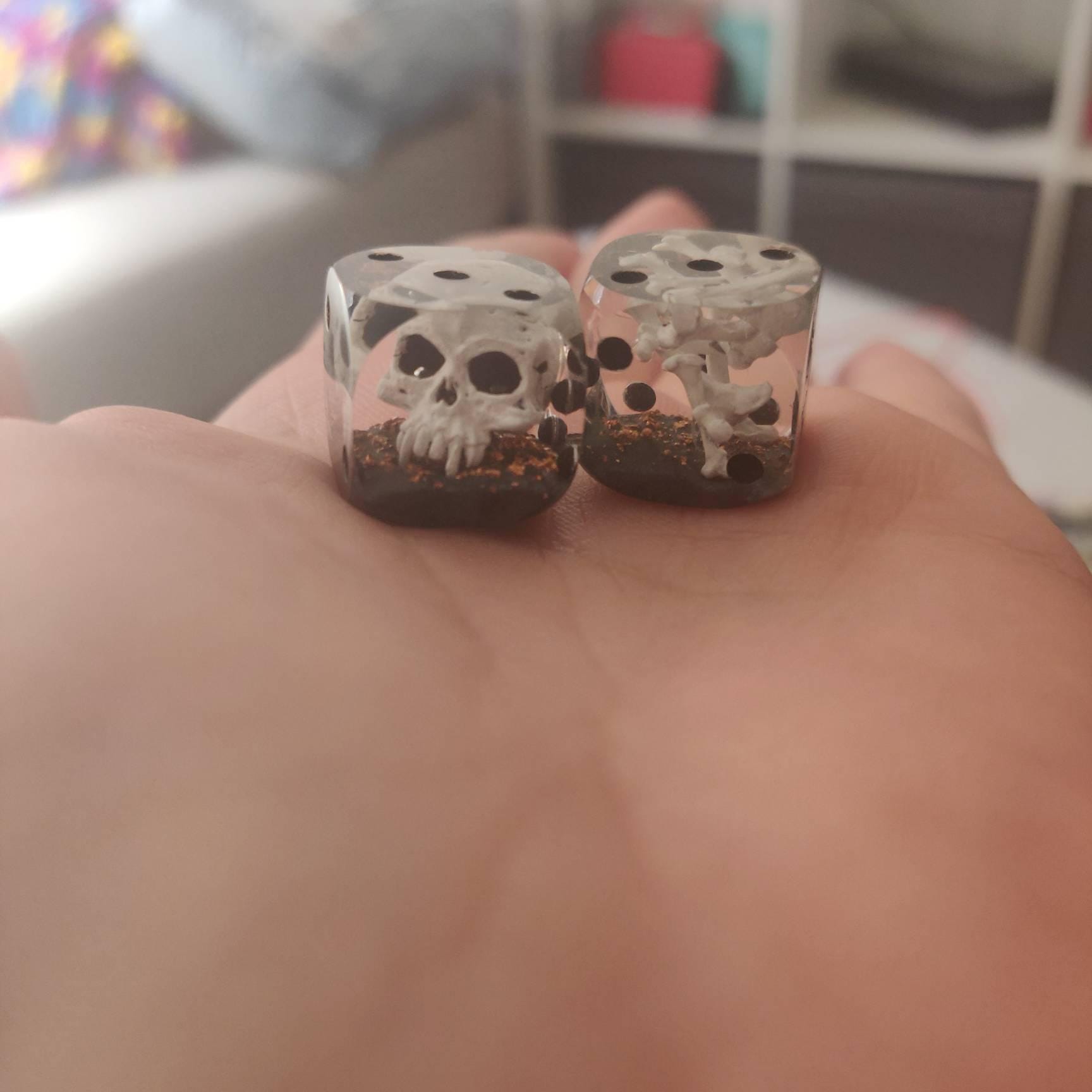 Dice with Skull, D6, Skeleton Dice, Dice Set, Board Games, Epoxy Dice, Necromancer, Zombie Dice, DND, Soft Edges