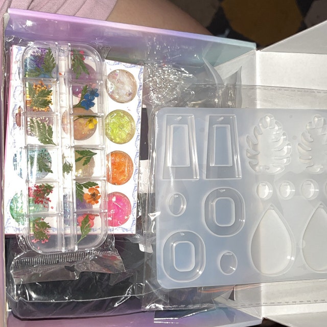 LET'S RESIN Jewelry Making Kit - 153Pcs Highly Clear Resin with Upgraded UV  Lamp, Resin Accessories for Keychains, Jewelry
