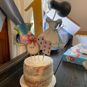 Alice in Wonderland Cupcake Topper Printable – DIY Party Mom
