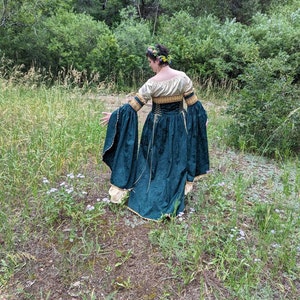 イタリアのルネサンス時代の娼婦のドレス、ルネサンス時代の イタリアのルネサンス時代の娼婦のドレス、ルネサンス時代の
