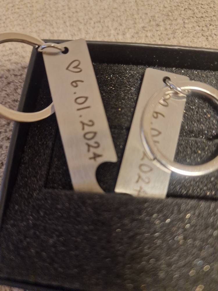 Benutzerdefinierte Paar Keychain Personalisierte Geschenk Für Freund Freundin Passenden Schlüsselanhänger Jahrestag Geschenke für Freund Valentinstag Geschenke