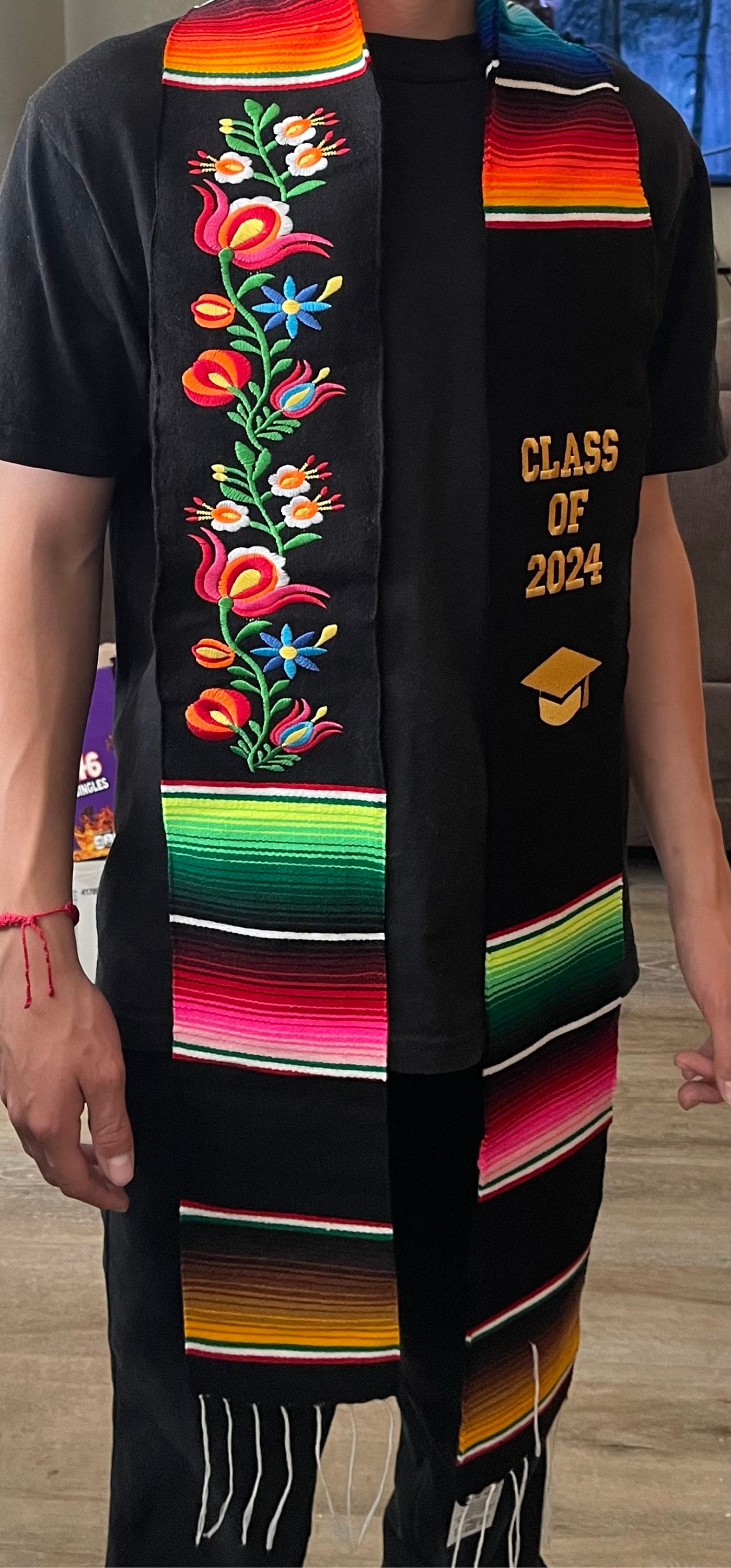 Mexikanische Abschlussstola mit Blumenstickerei, Sarape. Abschlussstola. Mexikanische Abschlussstola. Abschlussstola. Abschlussklasse 2025. Blumenstola