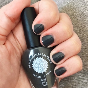 Dunkelgrau Creme Nagellack Von Schwarz Dahlien Lack Taube Etsy