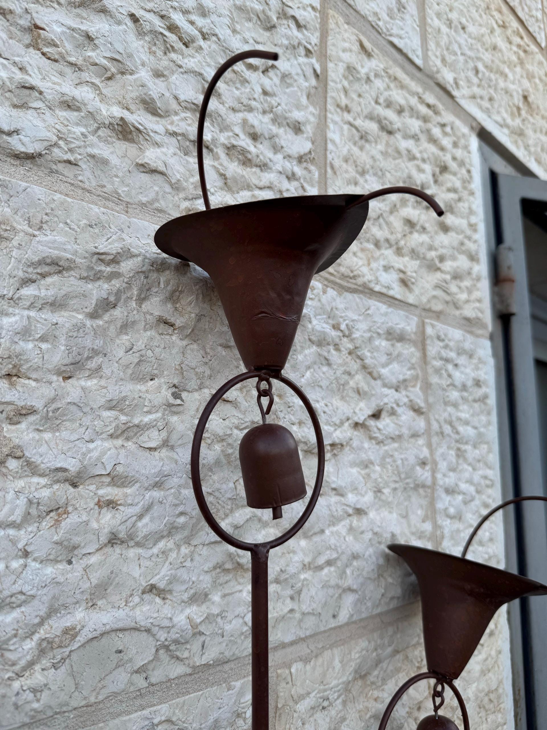 Metal Calla Lily Garden Stake with Bell, Bronze Outdoor Flower Yard Art, Rustic Iron Floral Decor Lawn, Patio, Pathway, Unique Garden Gift