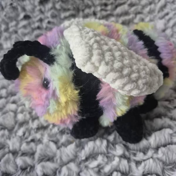 Bumblebee & Mini Bee Crochet Pattern | Amigurumi Plushie Pattern PDF ...