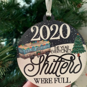 2020 Christmas Ornament The Year Everyone&#39;s Shitters Were Full Quarantine 2021 Covid Coronavirus Wood Gift for Mom Dad Brother Family Sister photo