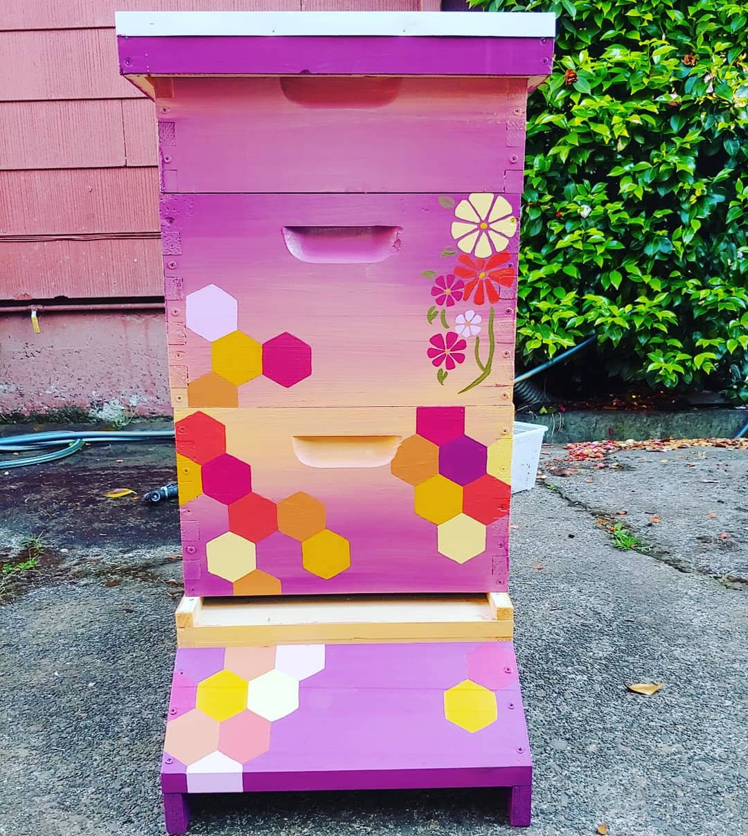 Hive stand for a bee hive Un-Assembled