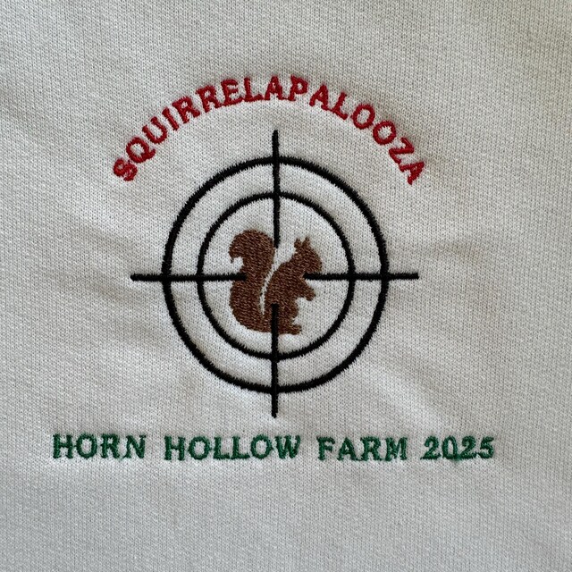 リスの刺繍デザイン。リスのシルエット。リスのミニ刺繍。リスの