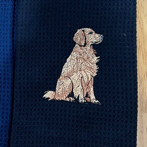 ゴールデンレトリバー - 機械刺繍デザイン - 3サイズ、座っている犬の