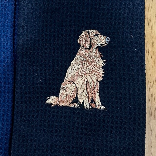 ゴールデンレトリバー - 機械刺繍デザイン - 3サイズ、座っている犬の
