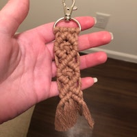 MBAIYO Portachiavi a forma di margherita all'uncinetto, grazioso portachiavi a forma di fiore per borsa da donna, portachiavi con margherita, regalo a margherita, Rosa, taglia unica