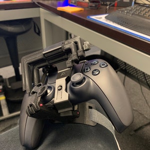 One-handed PS5 DualSense attachment – Akaki Controllers