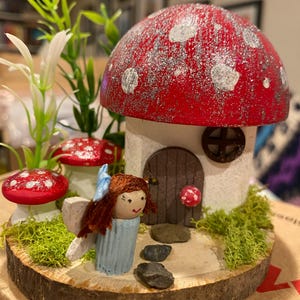 Top Collection Casa Delle Fate Per Giardino Fatato E Terrario - Fungo Rosso Con Decorazioni, Resina Dipinta A Mano, 10,2 Cm