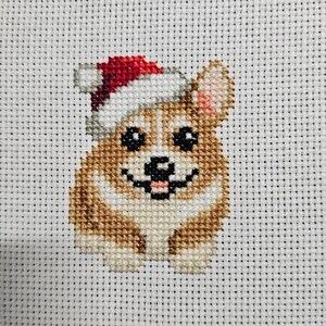 サンタの帽子をかぶったコーギーのクロスステッチPDF - クリスマス刺繍