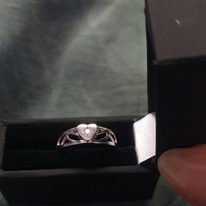 Anello ovale con sigillo in argento sterling e zirconi cubici neri