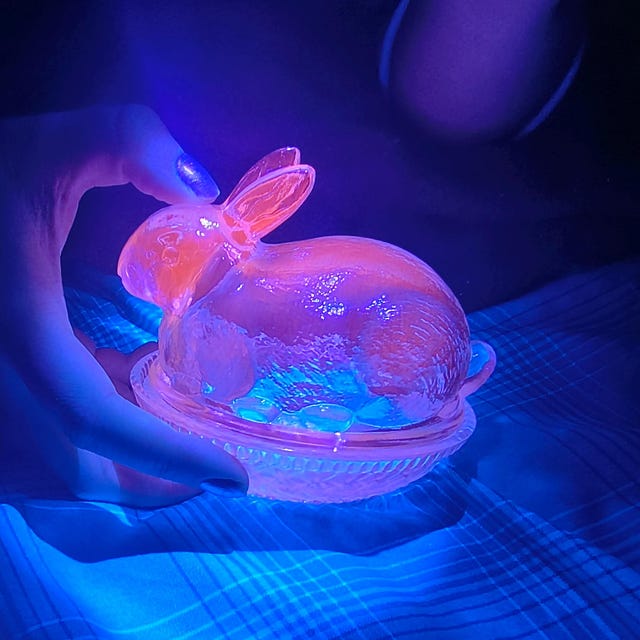 Wilkerson Glass Stardust Blue UV Glow Bunny Rabbit on Basket - Etsy