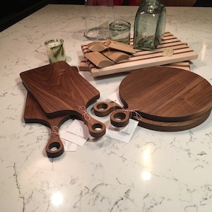 Large Round Wood Walnut Cutting Board with Handle Round | Etsy
