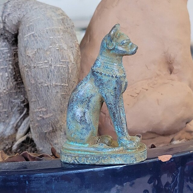石彫 石像 猫 バステト女神像 古代エジプト神 ベージュ系 ヴィンテージ美品 石彫 石像 猫 バステト女神像 古代エジプト神 ベージュ系