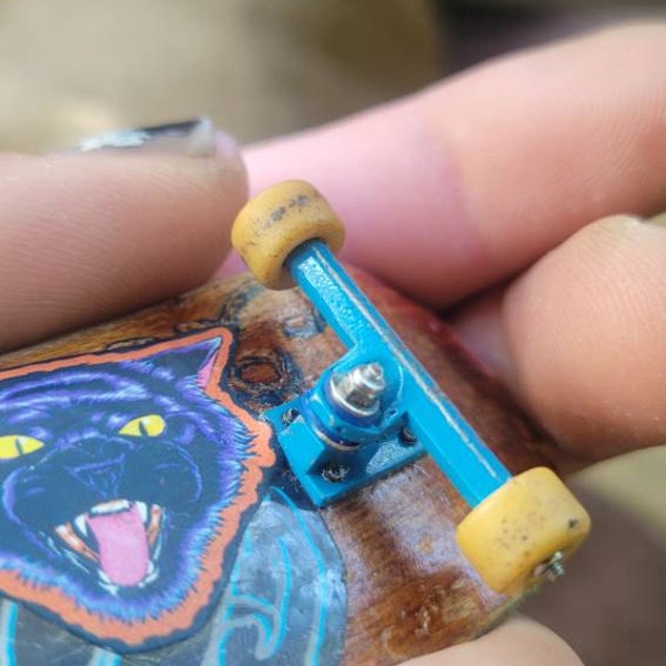 Mini Finger Surfboard Plastic Surfing Board For Indoor And Outdoor Use