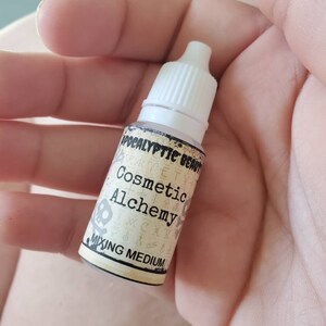 Cosmetic Alchemy Mixing Medium for Foiling & Transforming Eyeshadows 