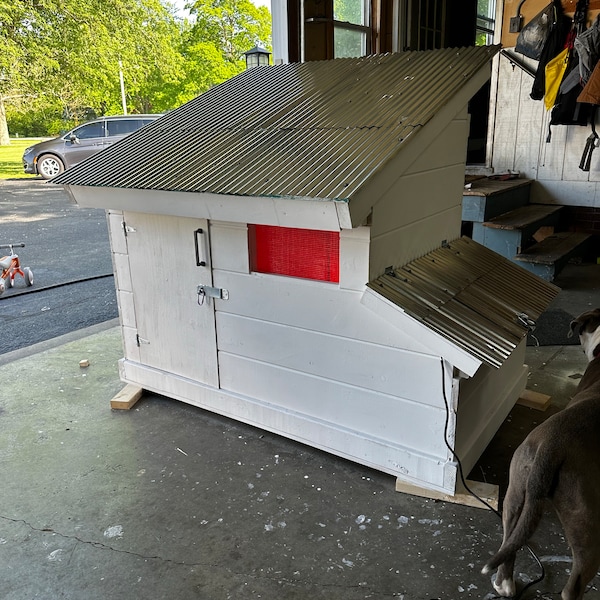 Small Flock Chicken Coop Plans - Simple, Strong and Easy to Make With ...