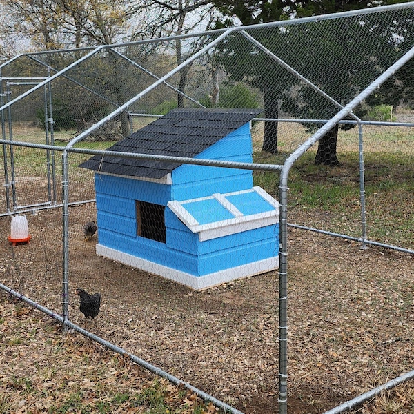 Small Flock Chicken Coop Plans - Simple, Strong and Easy to Make With ...