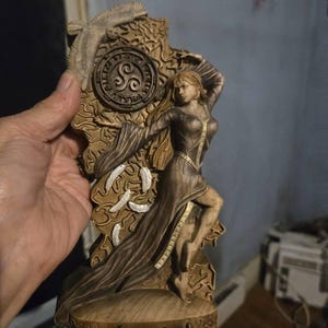 レメゲトン　ゲーティア　聖霊召喚の印形　真鍮ペンタクルと羊皮紙護符　聖霊エリゴス アリアンロッド像：木製のケルトの月の女神 - Etsy 日本